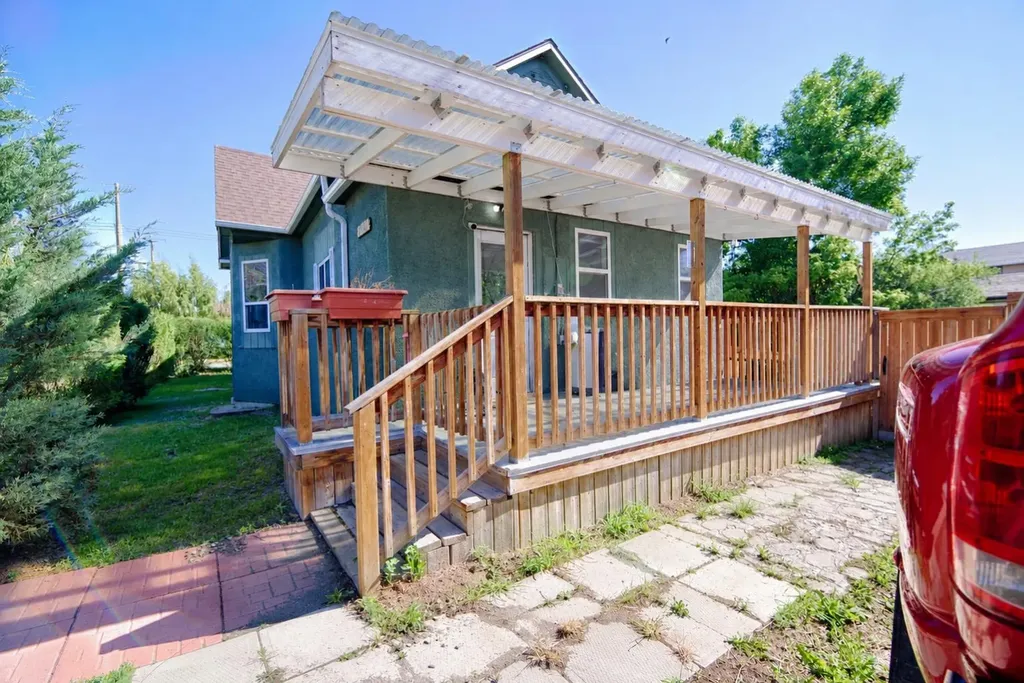 2424 4 Avenue Fort Macleod AB T0L 0Z0
