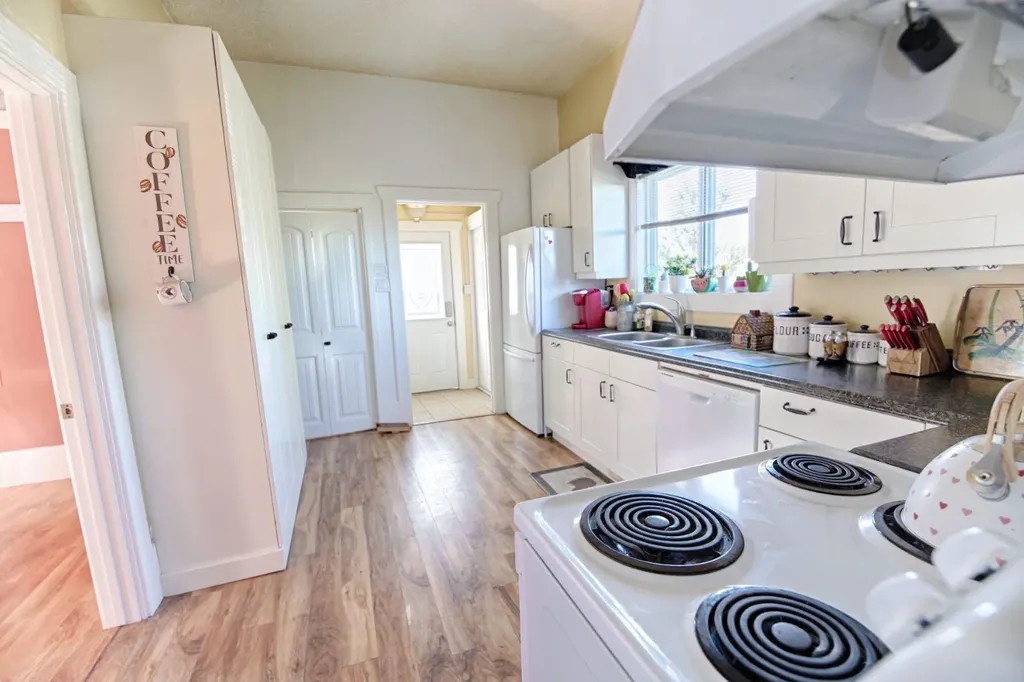 2424 4 Avenue Fort Macleod AB T0L 0Z0