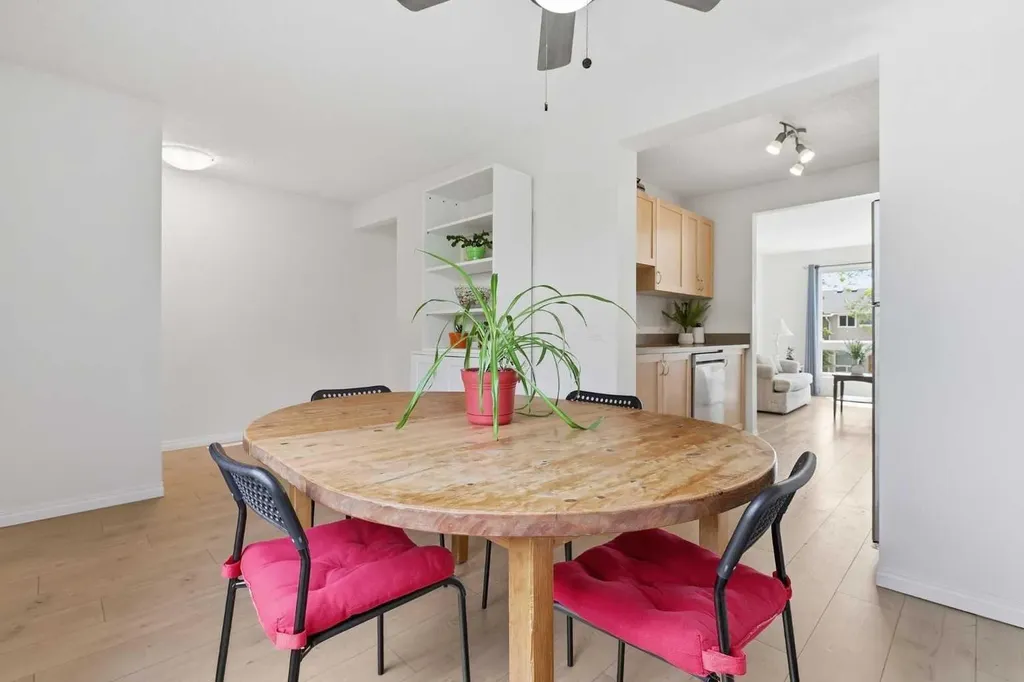 6915 Ranchview Drive NW Calgary AB T3G 1R8
