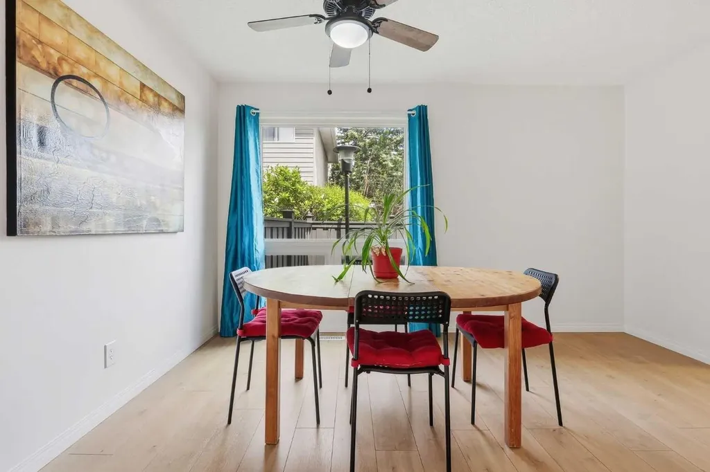 6915 Ranchview Drive NW Calgary AB T3G 1R8