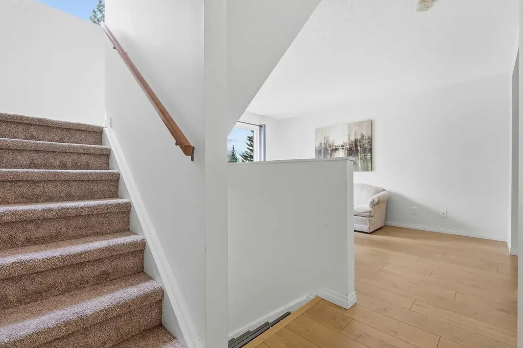 6915 Ranchview Drive NW Calgary AB T3G 1R8