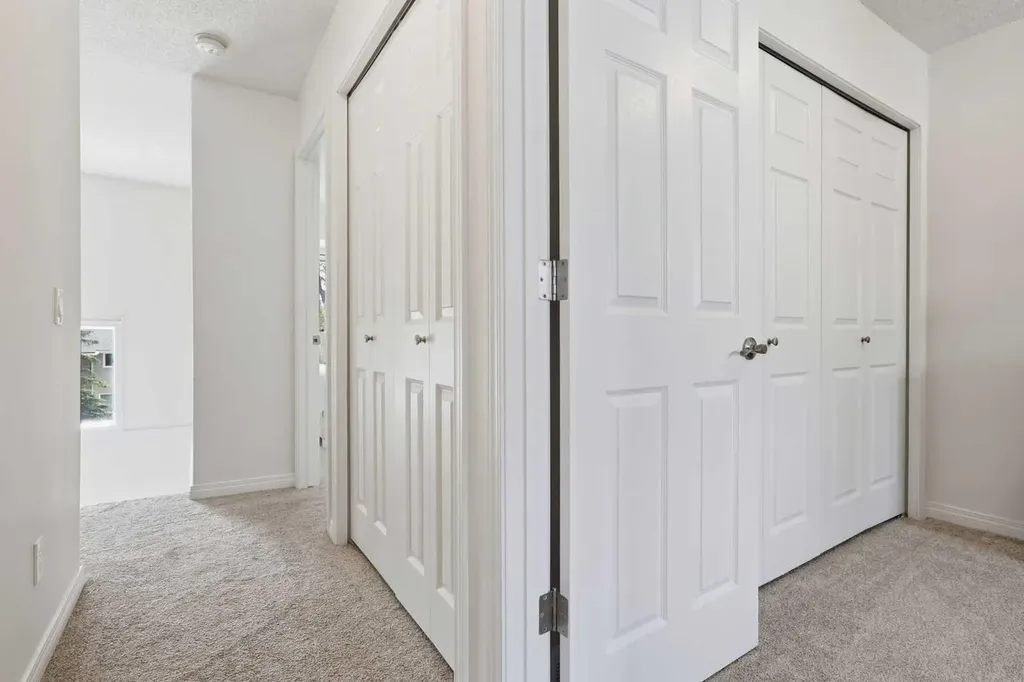 6915 Ranchview Drive NW Calgary AB T3G 1R8