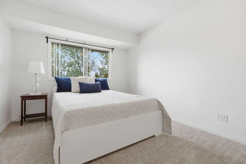 6915 Ranchview Drive NW Calgary AB T3G 1R8