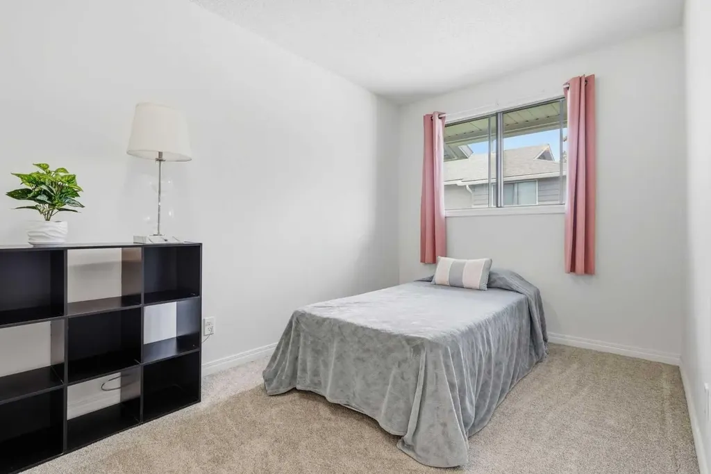 6915 Ranchview Drive NW Calgary AB T3G 1R8
