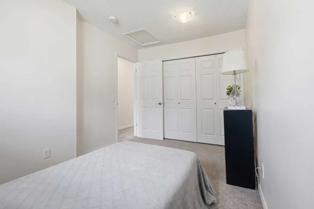6915 Ranchview Drive NW Calgary AB T3G 1R8