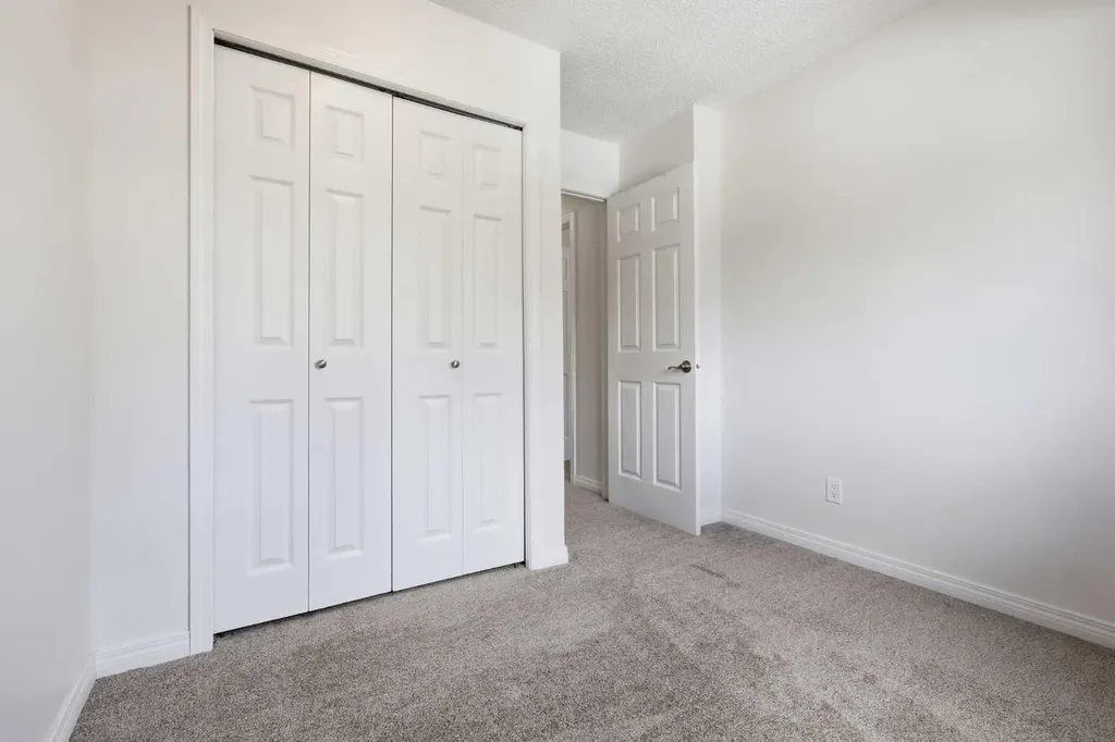 6915 Ranchview Drive NW Calgary AB T3G 1R8