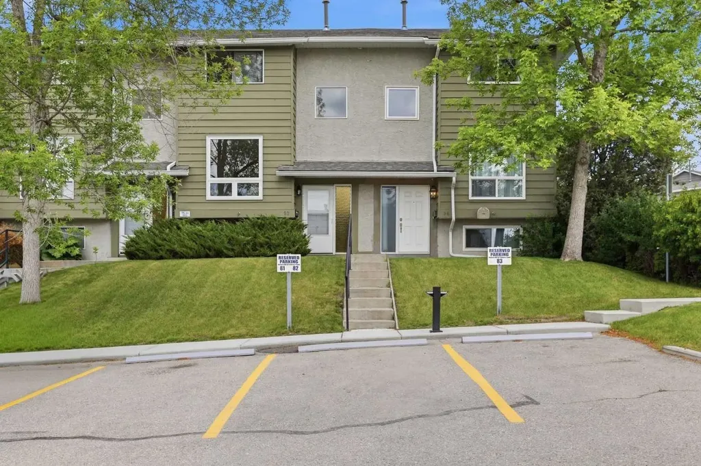6915 Ranchview Drive NW Calgary AB T3G 1R8