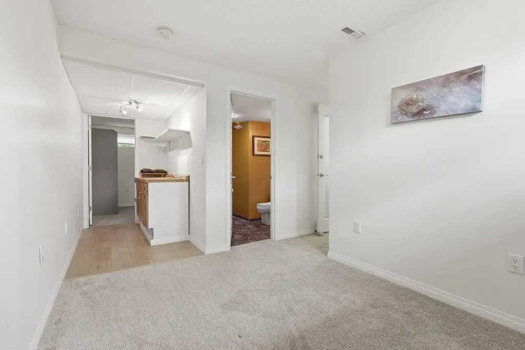 6915 Ranchview Drive NW Calgary AB T3G 1R8