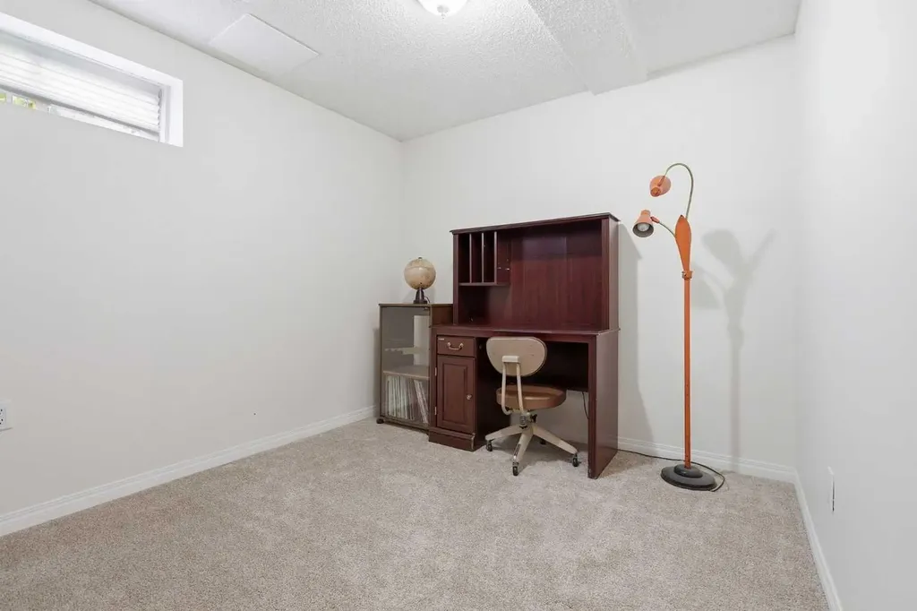 6915 Ranchview Drive NW Calgary AB T3G 1R8