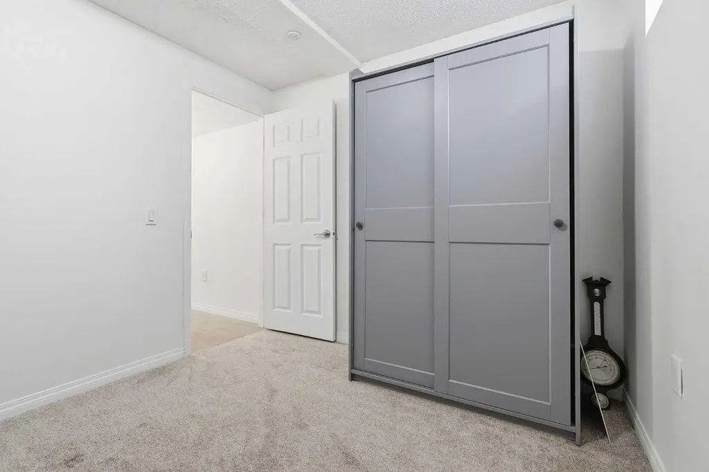 6915 Ranchview Drive NW Calgary AB T3G 1R8