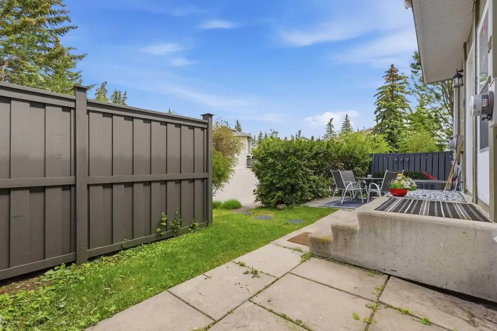 6915 Ranchview Drive NW Calgary AB T3G 1R8