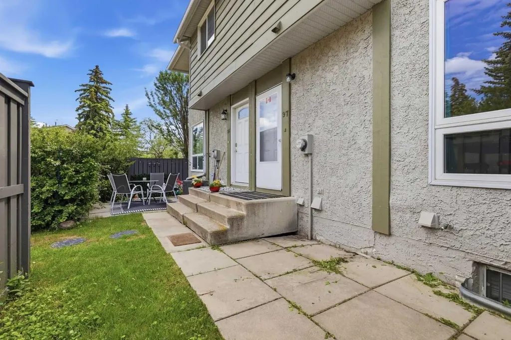 6915 Ranchview Drive NW Calgary AB T3G 1R8