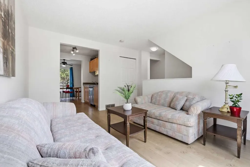 6915 Ranchview Drive NW Calgary AB T3G 1R8