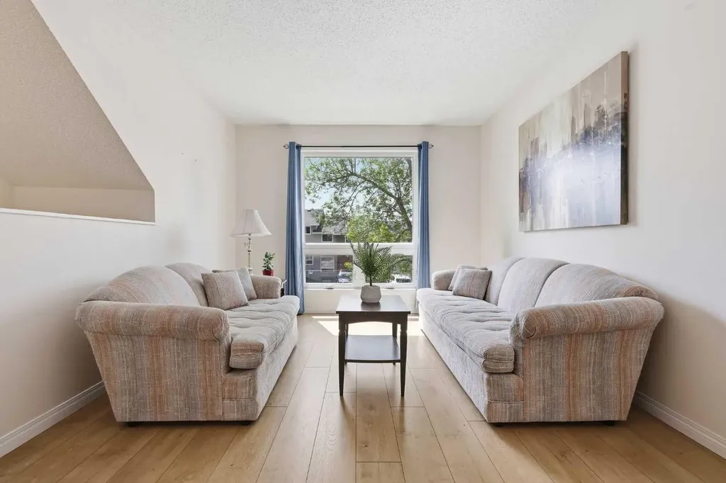 6915 Ranchview Drive NW Calgary AB T3G 1R8