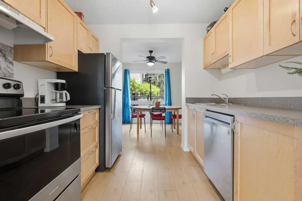 6915 Ranchview Drive NW Calgary AB T3G 1R8