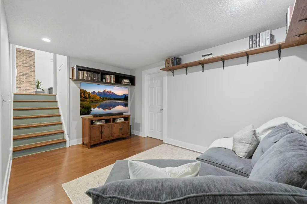 1439 90 Avenue SW Calgary AB T2V 0X3