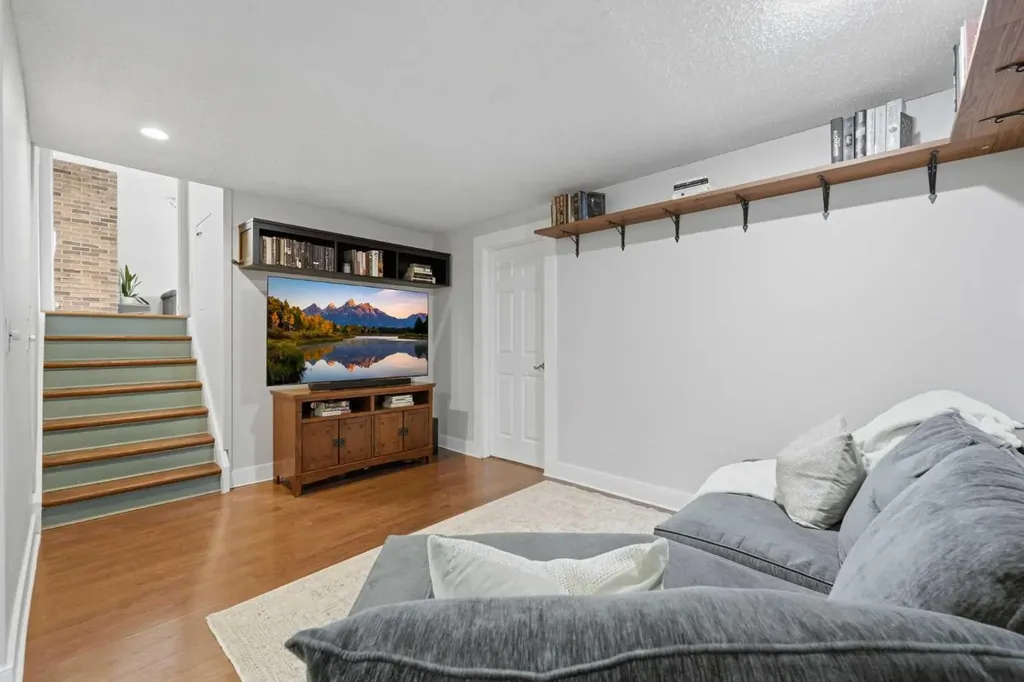 1439 90 Avenue SW Calgary AB T2V 0X3