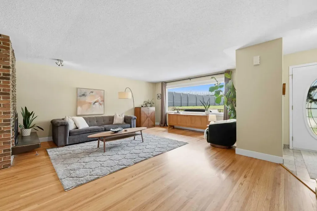 1439 90 Avenue SW Calgary AB T2V 0X3