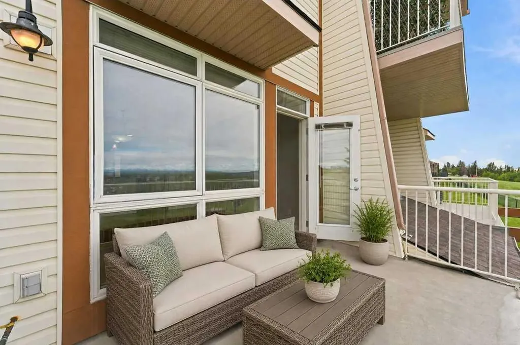 133 Rockyledge View NW Calgary AB T3G 5X2