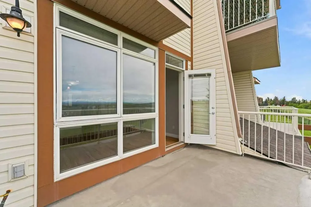 133 Rockyledge View NW Calgary AB T3G 5X2