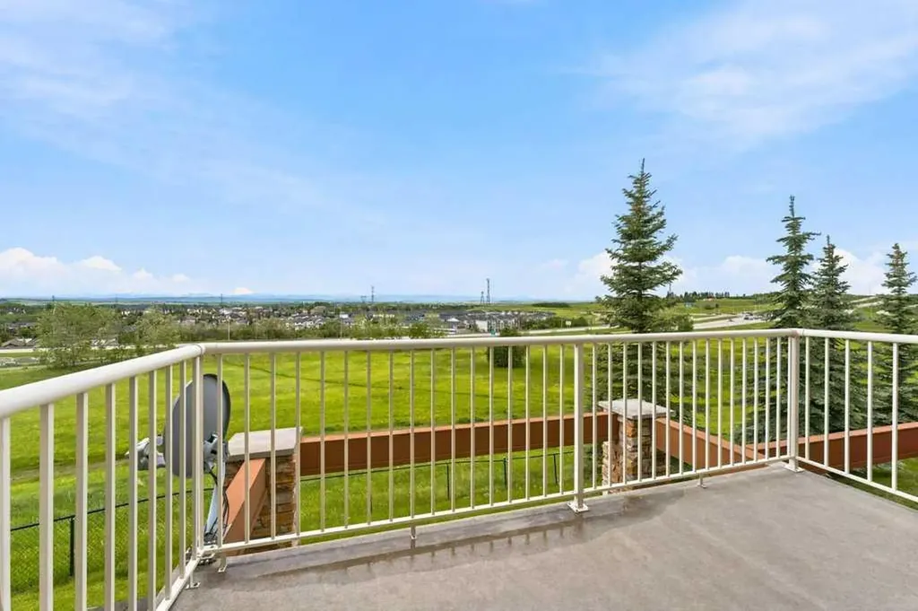 133 Rockyledge View NW Calgary AB T3G 5X2