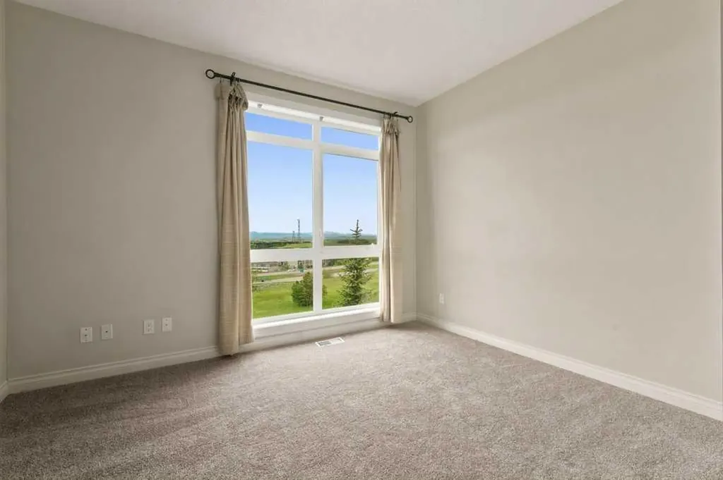 133 Rockyledge View NW Calgary AB T3G 5X2