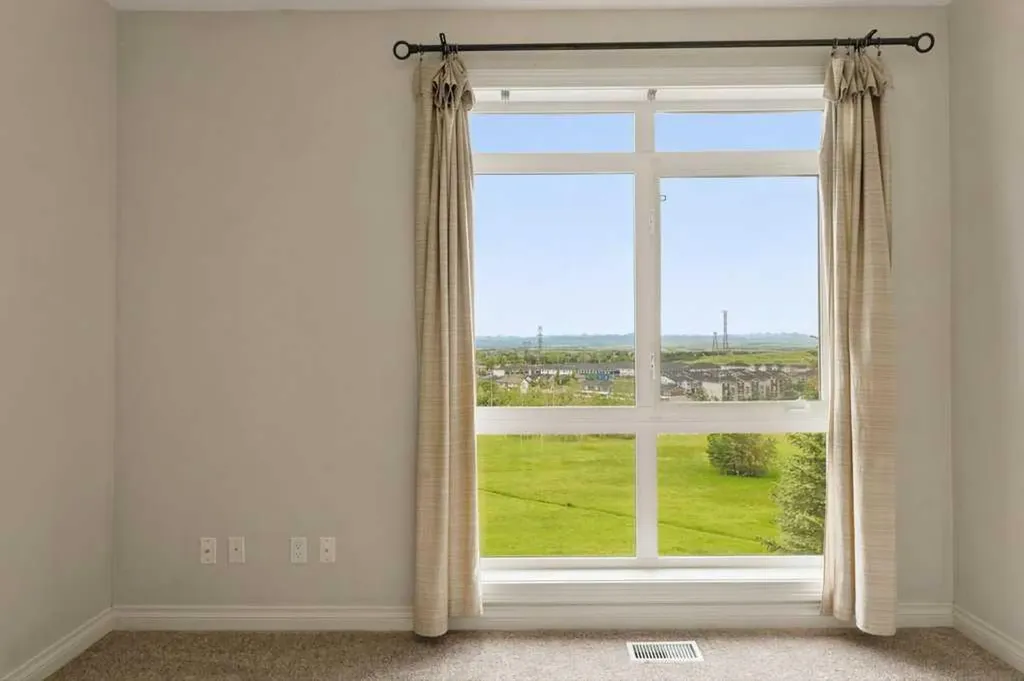 133 Rockyledge View NW Calgary AB T3G 5X2