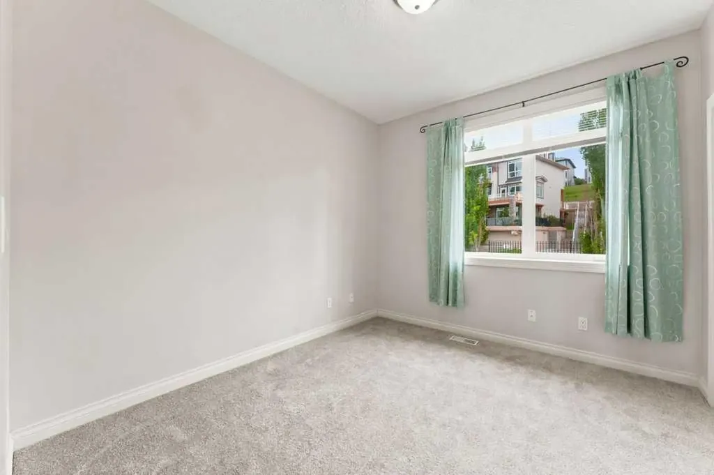 133 Rockyledge View NW Calgary AB T3G 5X2
