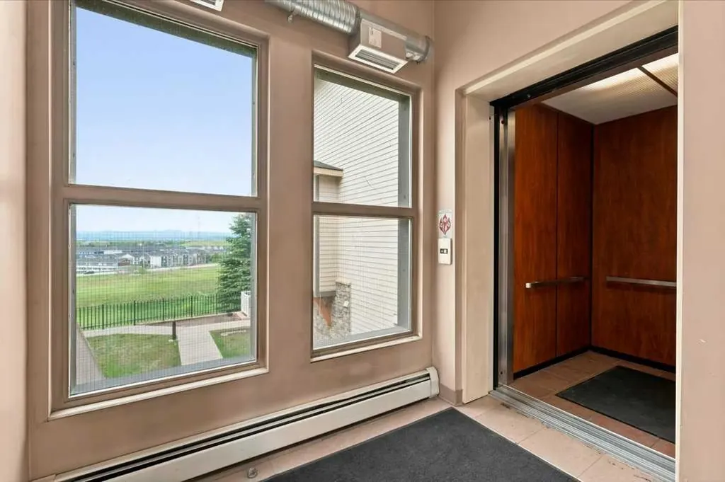 133 Rockyledge View NW Calgary AB T3G 5X2