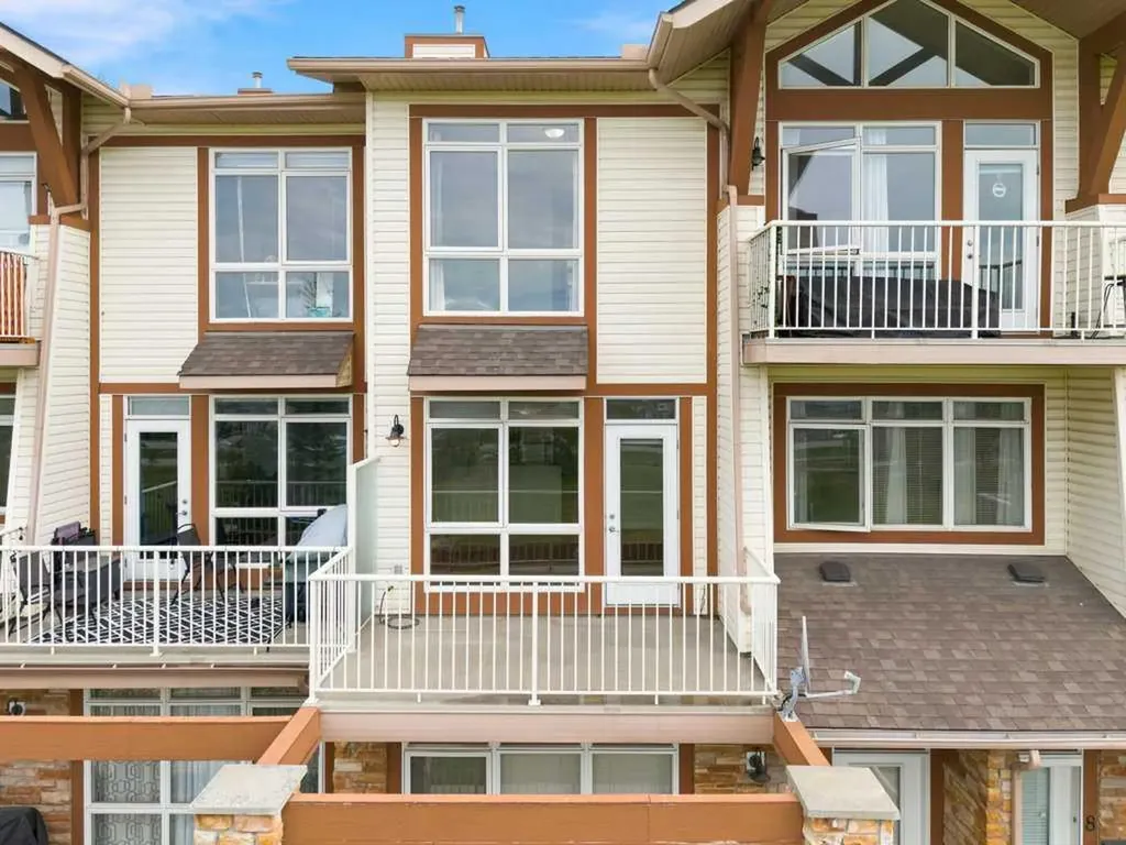 133 Rockyledge View NW Calgary AB T3G 5X2