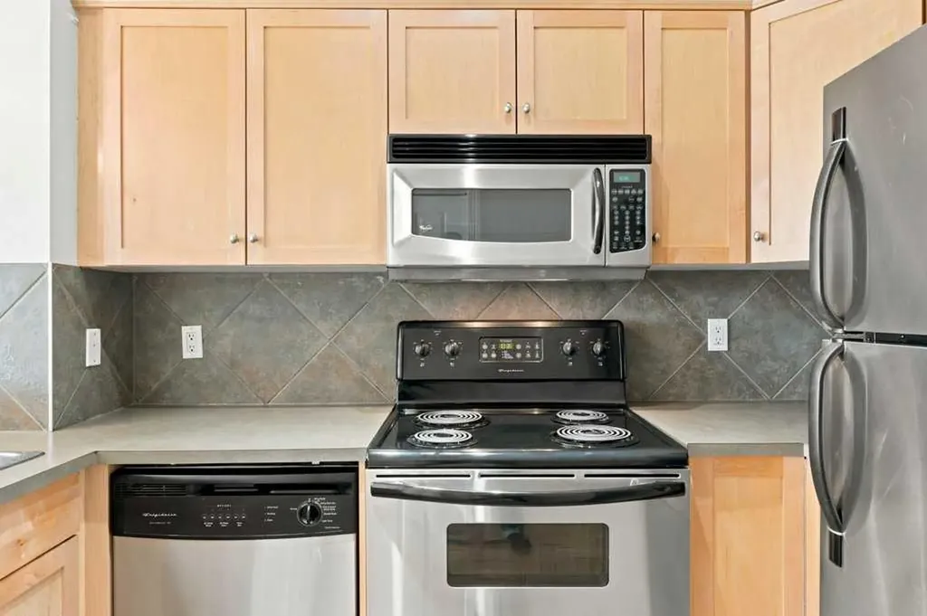 133 Rockyledge View NW Calgary AB T3G 5X2