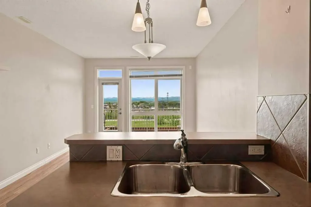 133 Rockyledge View NW Calgary AB T3G 5X2