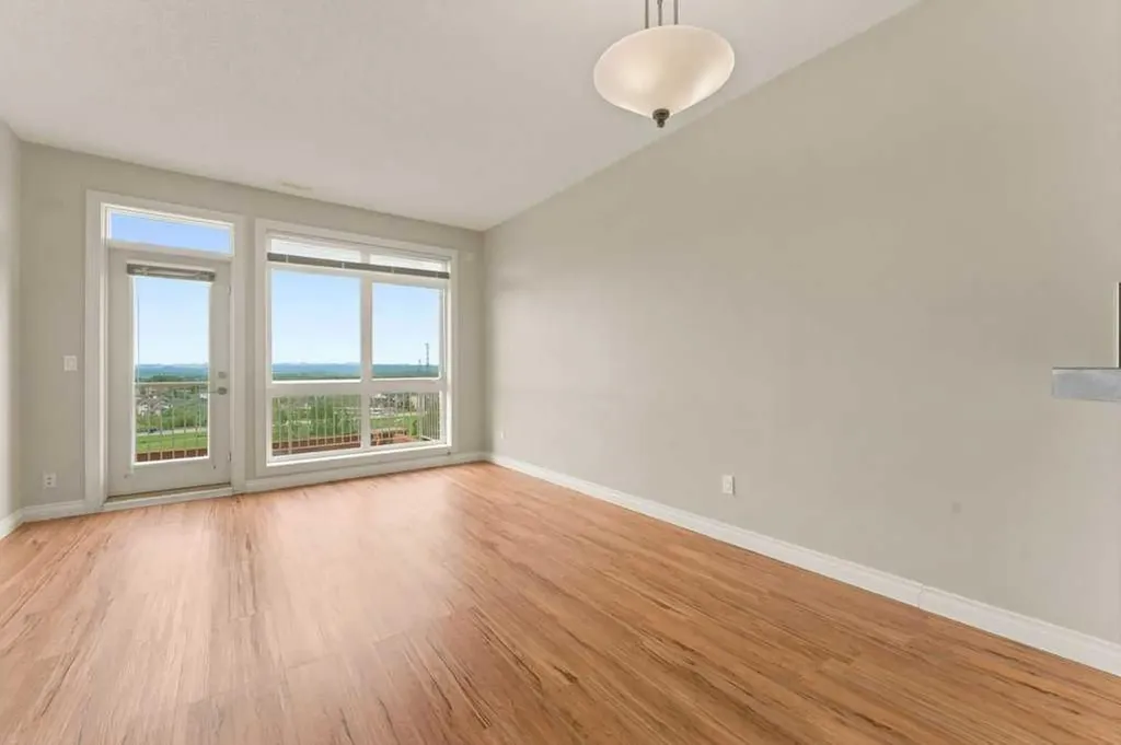 133 Rockyledge View NW Calgary AB T3G 5X2