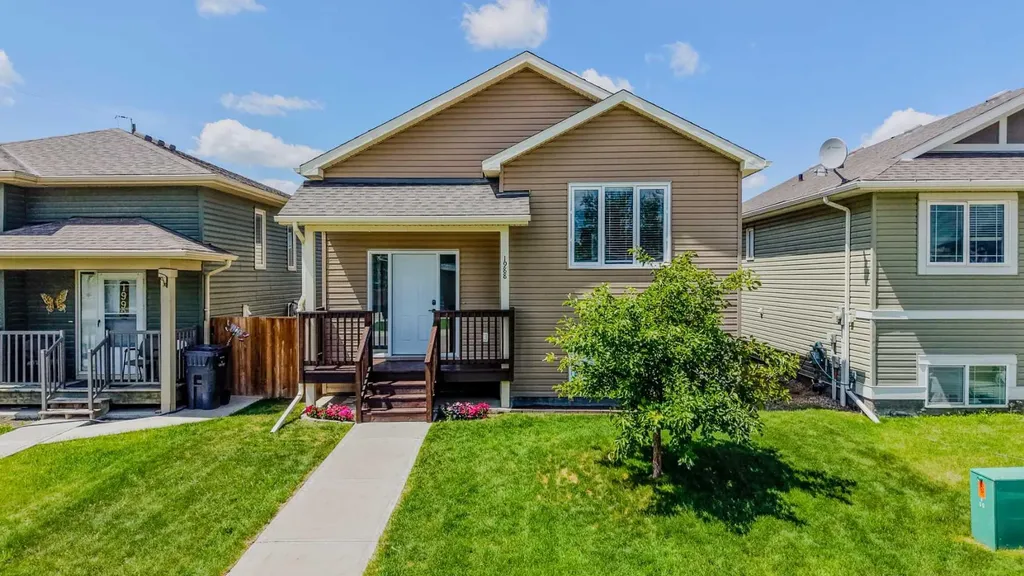 1988 Parkside Way Coaldale AB T1M 0B9