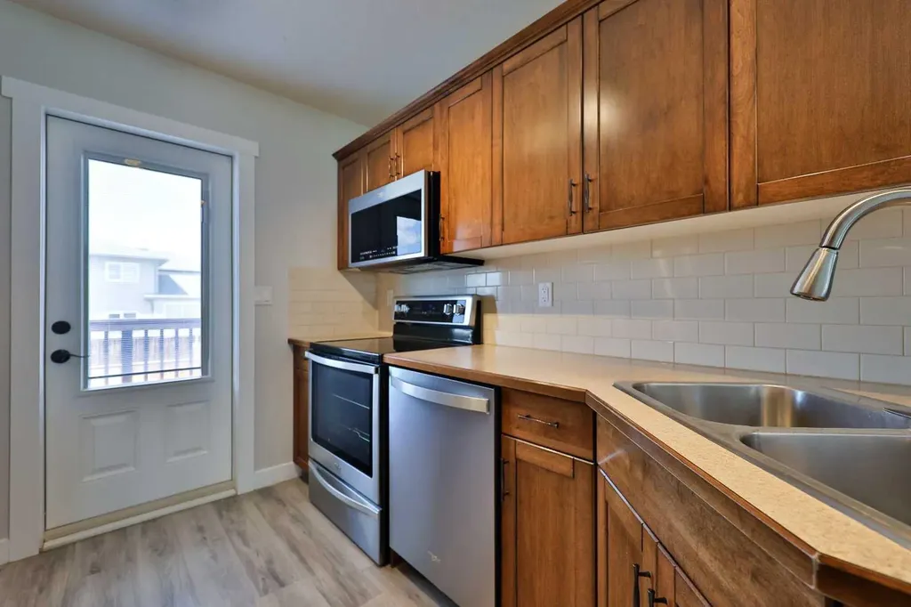 1988 Parkside Way Coaldale AB T1M 0B9