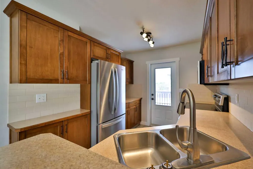 1988 Parkside Way Coaldale AB T1M 0B9