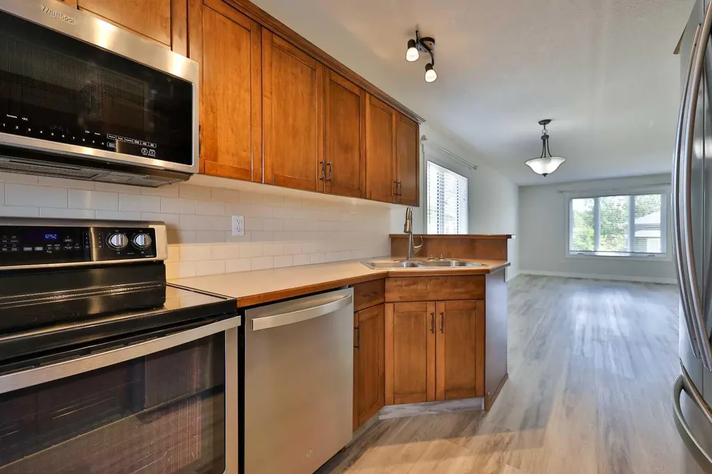 1988 Parkside Way Coaldale AB T1M 0B9