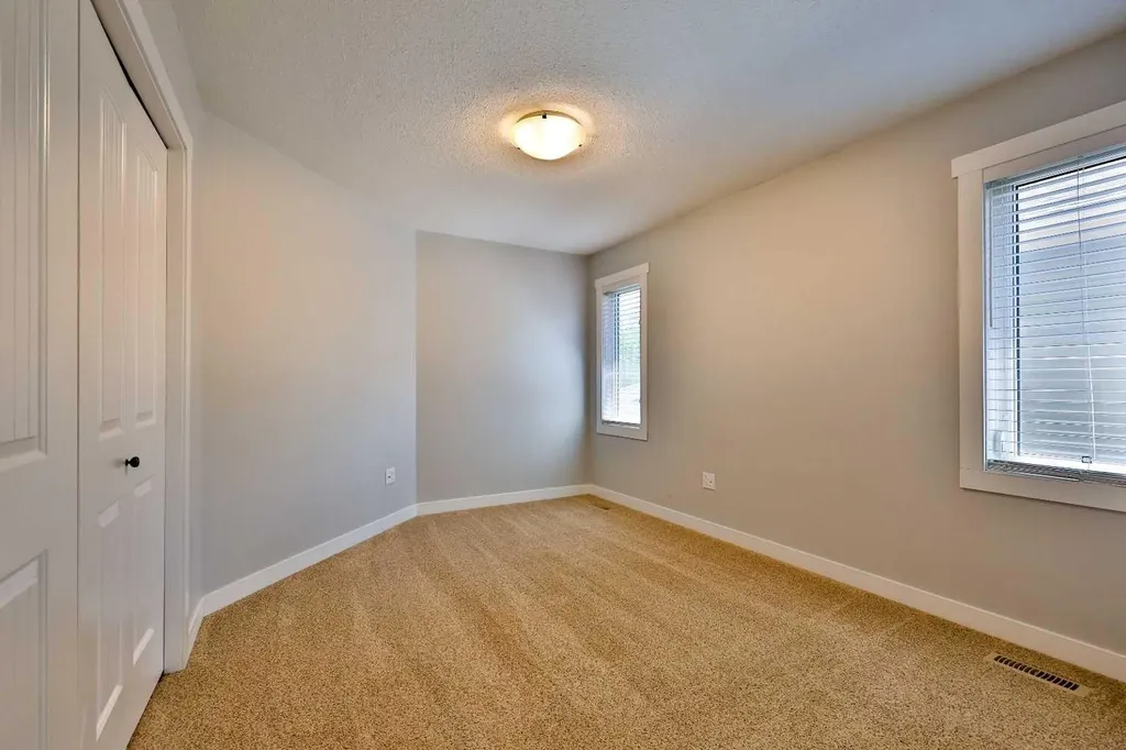 1988 Parkside Way Coaldale AB T1M 0B9