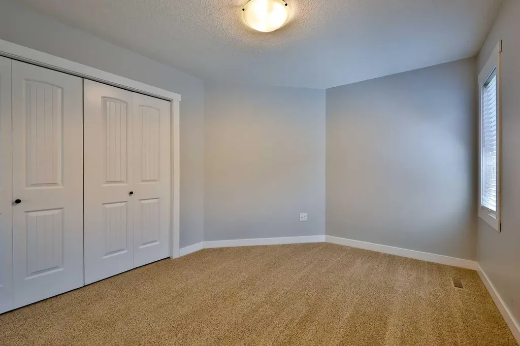 1988 Parkside Way Coaldale AB T1M 0B9