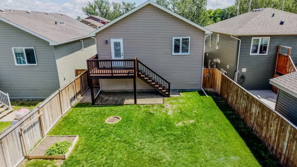 1988 Parkside Way Coaldale AB T1M 0B9