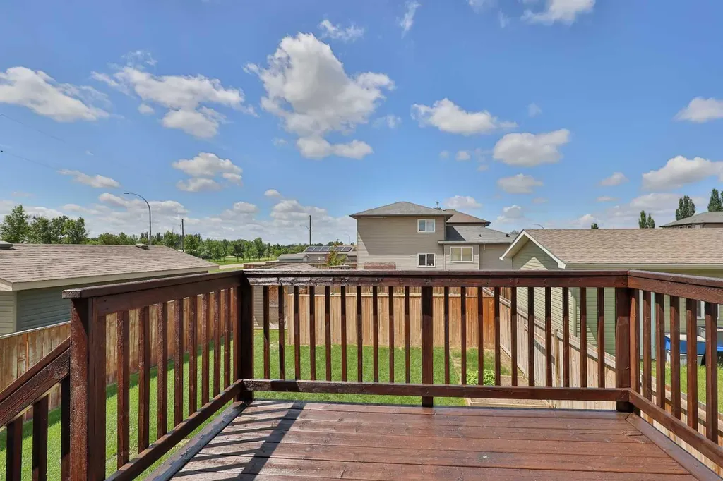 1988 Parkside Way Coaldale AB T1M 0B9