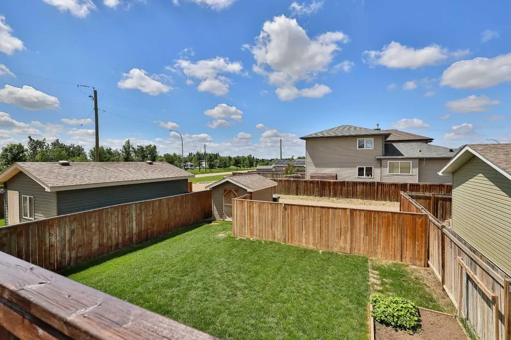 1988 Parkside Way Coaldale AB T1M 0B9