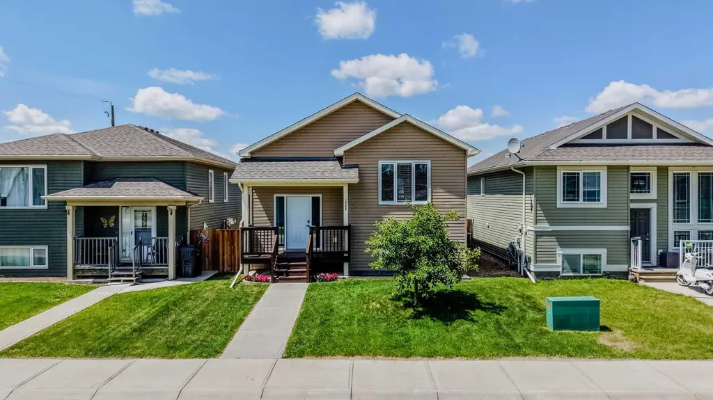 1988 Parkside Way Coaldale AB T1M 0B9