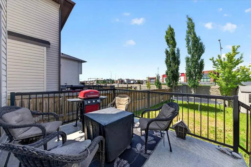 251 Hillcrest Circle SW Airdrie AB T4B0Y6