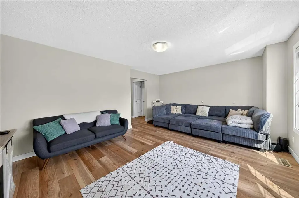 251 Hillcrest Circle SW Airdrie AB T4B0Y6