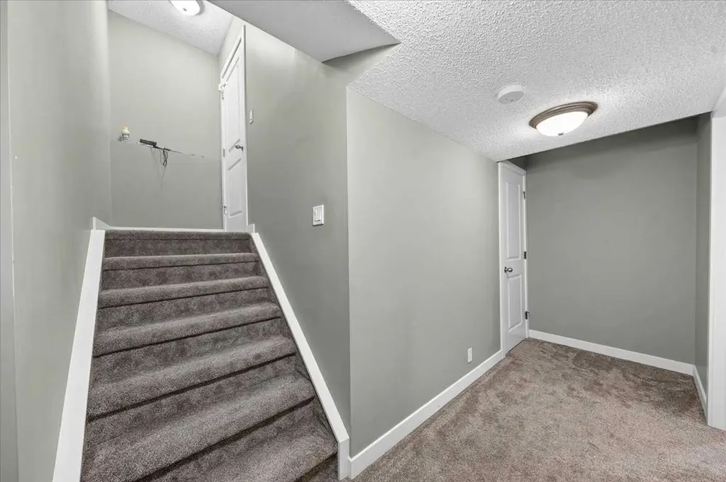 251 Hillcrest Circle SW Airdrie AB T4B0Y6