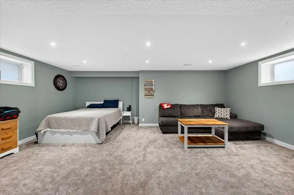 251 Hillcrest Circle SW Airdrie AB T4B0Y6