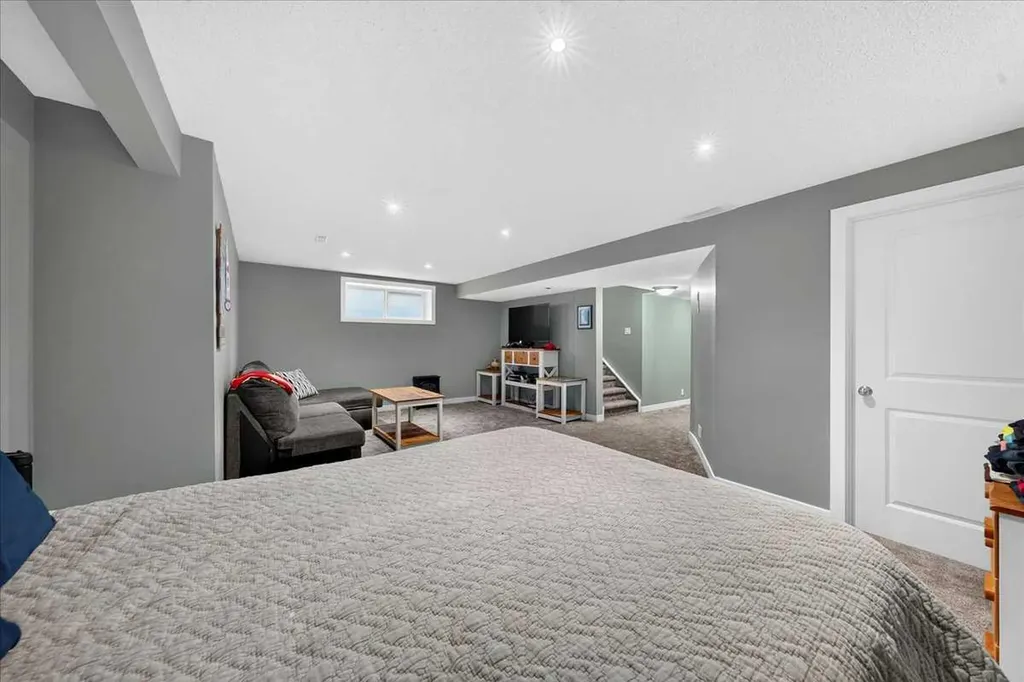 251 Hillcrest Circle SW Airdrie AB T4B0Y6