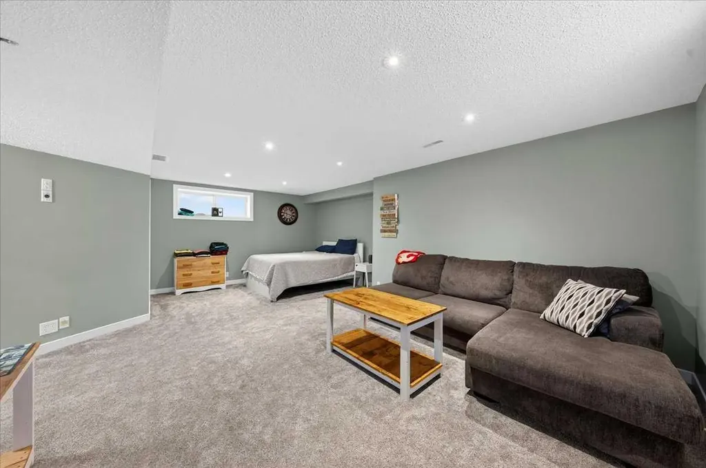 251 Hillcrest Circle SW Airdrie AB T4B0Y6