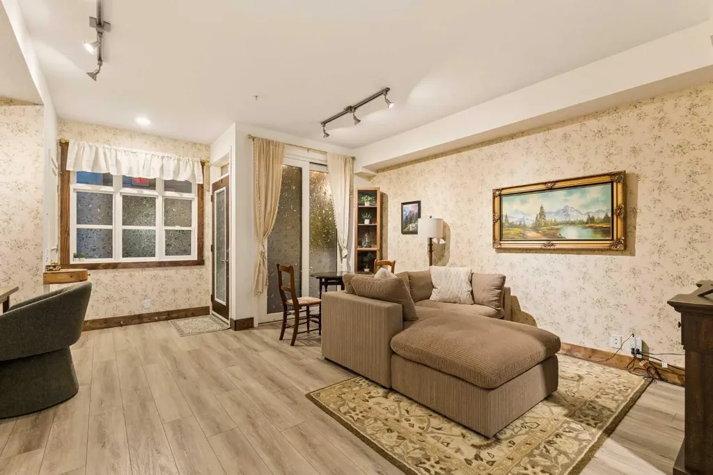 1719 9a Street SW Calgary AB T2T 6S3